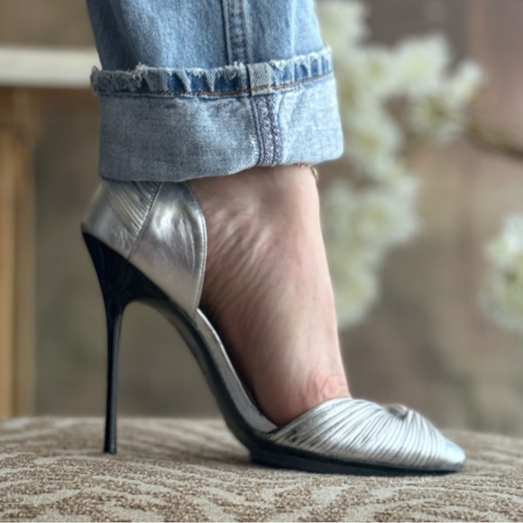 Silver distressed heels by L.A.M.B. Vintage unique pumps - Picture 9 of 16